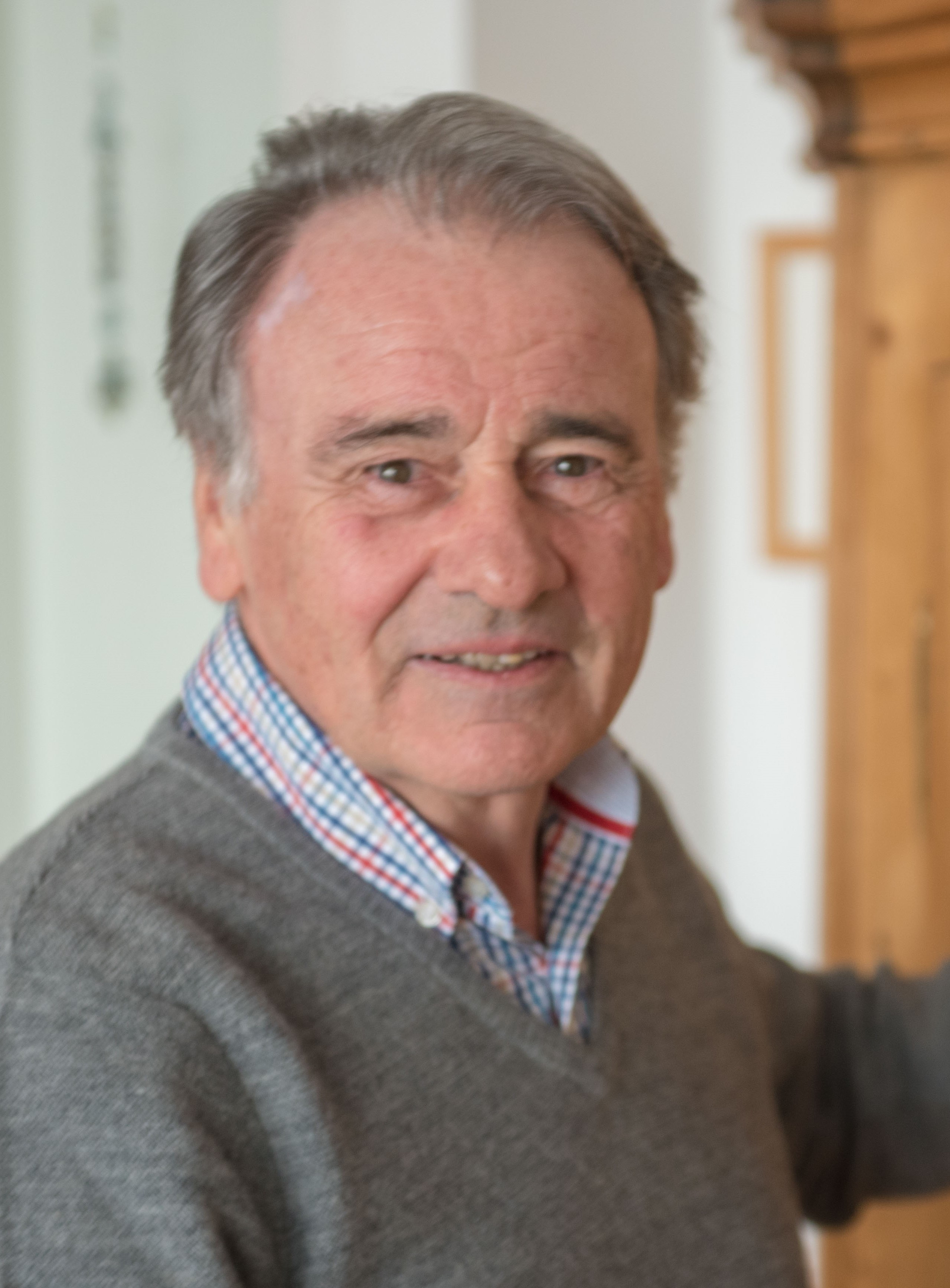 Dr. Carlo Kremer